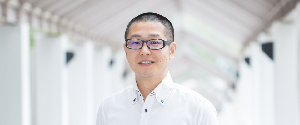 入谷 康平