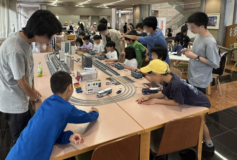 鉄道模型を用いた運転体験の様子