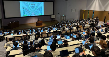 藤崎実メディア学部准教授の授業で、読売広告社の戸川進之介氏が特別講義！